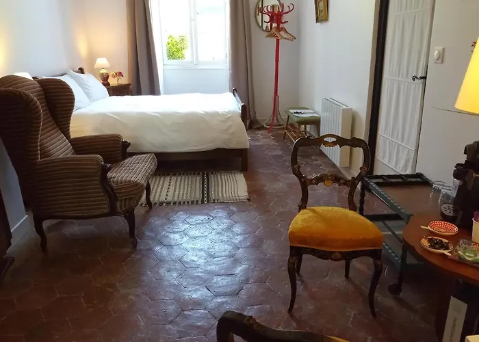 L'ancien Prieure Alojamento de Acomodação e Pequeno-almoço 3*